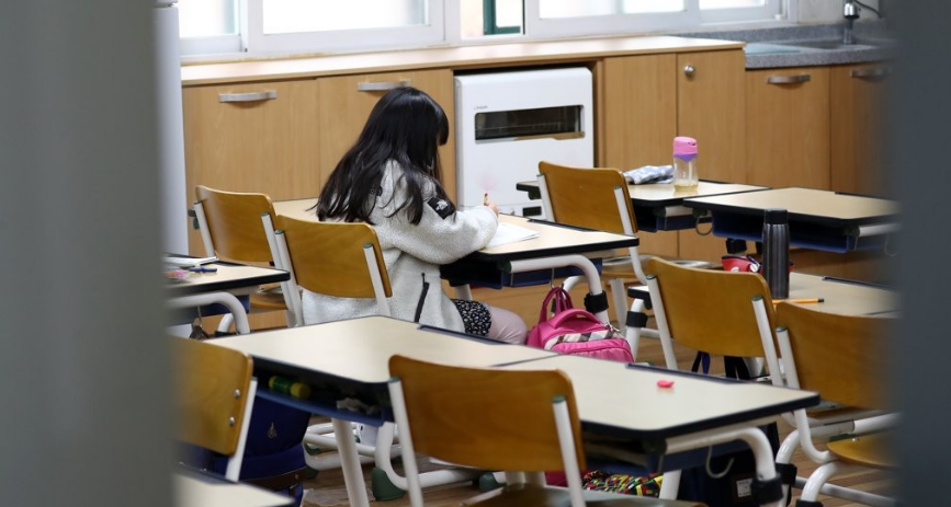 서울 성동구에서 추진 중인 특수학교 설립이 일부 주민 반발로 난항을 겪고 있다. 사진은 돌봄 교실서 공부하는 학생으로 기사 내용과 무관하다. /연합뉴스