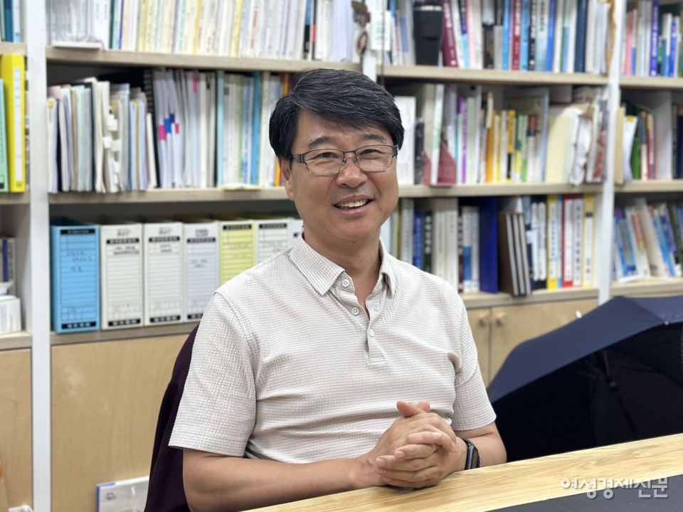 지난 16일 여성경제신문이 유선종 건국대학교 부동산학과 교수와 만나 국내 고령자 주거 모델과 정책에 대해 인터뷰했다. /김정수 기자