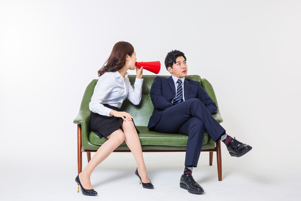 데일 카네기는 서로의 생각과 욕구가 충돌할 때 열렬한 협력을 얻기 위해 지침으로 “상대방의 생각과 욕구에 진심으로 공감하라(Be sympathetic with the other person's ideas and desires)”를 제시했다. /게티이미지뱅크