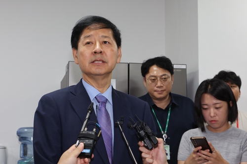 구윤철 신임 부총리 겸 기획재정부 장관은 지난 21일 정부세종청사 기자실을 방문해 인터뷰하고 있다. /연합뉴스