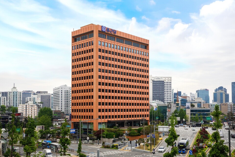 종근당이 미국 식품의약국(FDA)으로부터 자체 개발 항체-약물 접합체(ADC) 기반 항암 신약 'CKD-703'의 임상 1/2a상 시험을 승인받았다고 25일 밝혔다. /종근당 제공