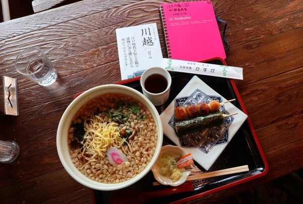 ﻿고구마 소면(川越芋そうめん)과 당고 세트. 핑크색 여행 노트가 눈에 띈다. 처음 들고 나간 날이었다. '일본열도 47도도후켄 ① 2020. 11~' 이때부터 나의 여행이 본격적으로 시작되나 싶었는데 코로나가 심각해지면서 잠시 쉬기도 했었다. /사진=양은심