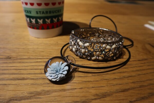 나를 위한 기념품. 목걸이는 지금도 애용하고 있다/사진=양은심