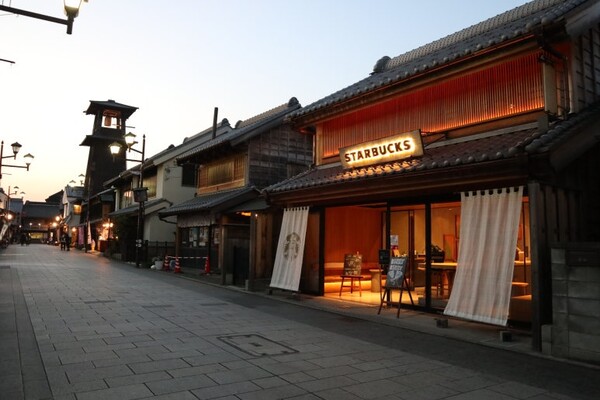 ﻿시계 종탑의 실루엣이 더 뚜렷해졌다. 낮에 모습보다 어두워진 후의 모습이 더 멋있다./사진=양은심﻿