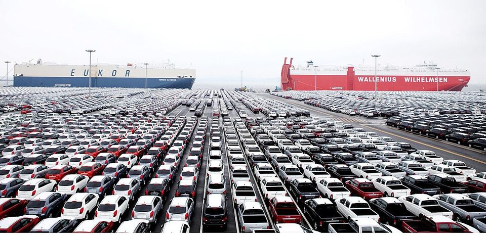 경기도 평택항 자동차부두에 수출입 차량들이 빼곡히 들어차 있다. /경기평택항만공사