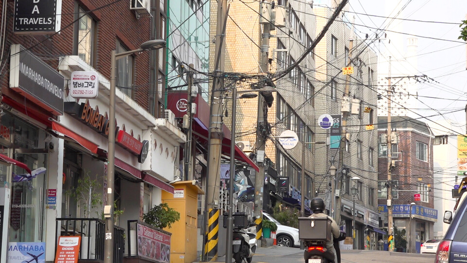 서울중앙성원 근처의 풍경이다. 이태원에 많은 무슬림이 살았었으나 지금은 이태원 한남동 보광동 재개발이 추진되면서 무슬림이 계속 거주하기에는 어려워졌다. /장세곤 기자