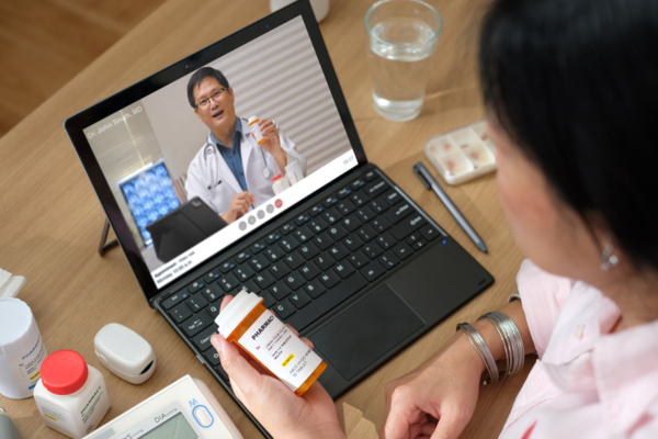 비대면 초진 허용 범위를 대폭 넓히는 내용의 의료법 개정안이 더불어민주당에서 발의된다. 이재명 대통령의 대선 공약인 비대면 진료 법제화 흐름과 맞닿아 있지만 진료 정확성을 우려하는 의료계는 초진 확대에 신중한 입장이다. /게티이미지뱅크