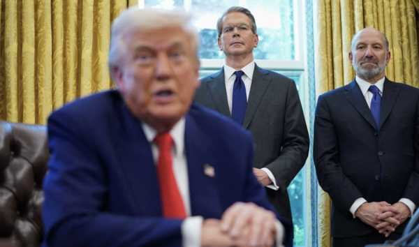 트럼프는 스콧 베센트 재무장관의 의견을 받아들여 상호관세의 적용을 90일 유예했다. /로이터=연합뉴스