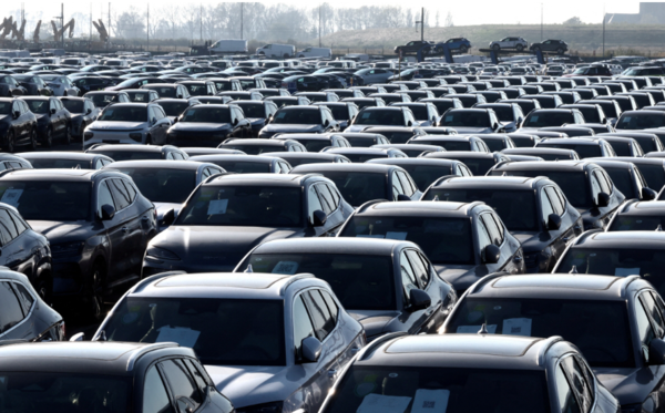 벨기에 지브뤼헤 항구에서 중국에서 생산된 비야디(BYD) 신형 전기차를 포함한 신차들이 주차돼 있다. /로이터=연합뉴스