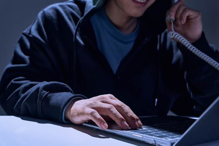 장기요양기관 지정갱신제가 돌봄의 질 향상이 아닌 일부 공무원의 권력 수단으로 변질되고 있다. 과도한 조사와 위협성 언행으로 기관 생존을 위협하며 제도 본래 취지가 훼손되고 있다. /게티이미지뱅크