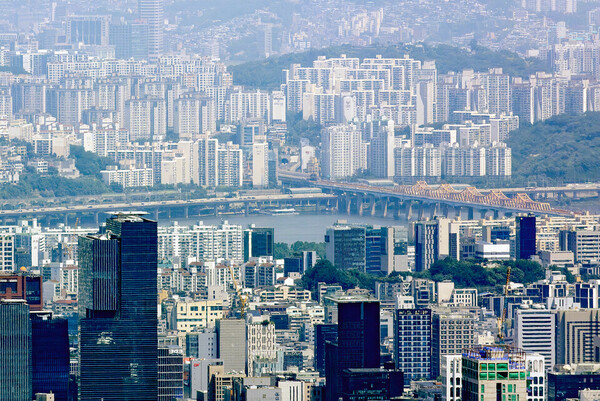 8월 들어 주요 시중은행에서 가계대출 증가 속도가 다시 빨라지면서, 한 주 만에 가계대출이 2조원 가까이 늘었다. /연합뉴스