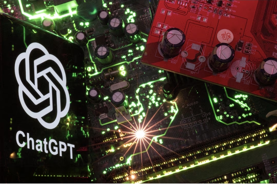 GPT-5의 토큰 효율성은 이전 모델 대비 약 25% 높아져 같은 연산량으로 더 많은 의미를 담을 수 있게 됐다. 출력 다양성은 20% 확장돼 반복 패턴을 줄이고 표현 스펙트럼을 넓혔다. 맥락 일관성은 15% 개선돼 장문의 대화나 문서에서도 초반 설정을 끝까지 유지하는 능력이 강화됐다. /로이터=연합뉴스