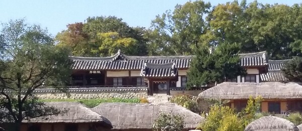 경주 양동마을 관가정 원경 /김정관