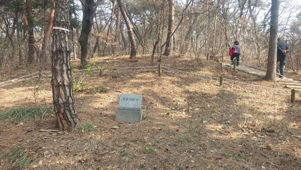 홍릉수목원 안에 남아 있는 홍릉의 터. 원래 명성황후의 능이 조성이 되어 있었으나 남양주로 이장을 하여 현재는 터만 남아 있다. 지금도 많은 사람들은 이곳을 홍릉이라 부른다. /사진=김성주