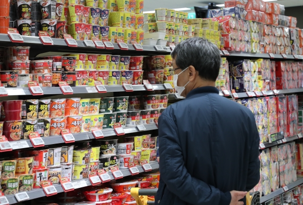 대형마트 라면 매대 /연합뉴스