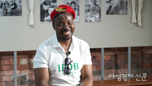 데이비드 킹은 이날 IPOB 공식 단체복과 베레모를 착용했다. /장세곤 기자