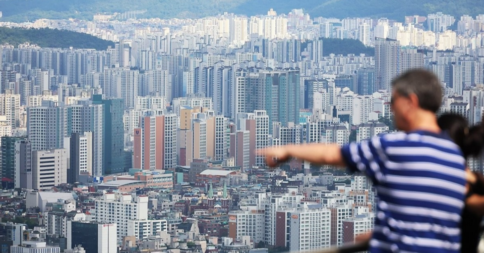 서울 남산에서 바라본 시내 아파트 단지 모습 /연합뉴스