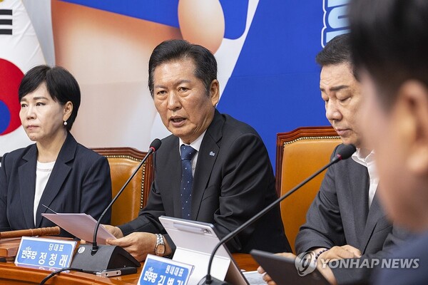 더불어민주당 정청래 대표가 18일 국회에서 열린 최고위원회의에서 발언하고 있다. /연합뉴스