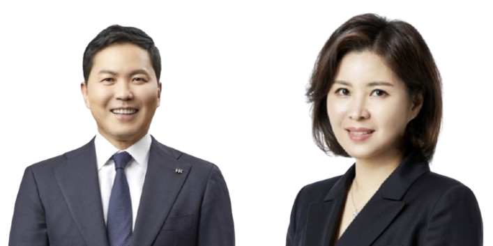 (왼쪽부터) 윤상현 한국콜마 부회장, 윤여원 콜마비앤에이치 대표 /각 사