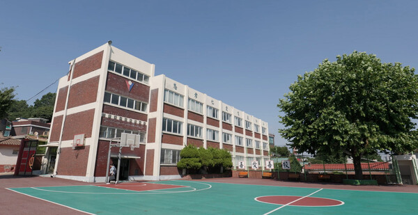 인천화교협회 옆에 위치하고 있는 중산화교학교 전경. /장세곤 기자