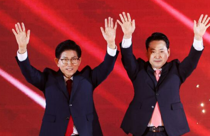 22일 충북 청주시 흥덕구 청주오스코에서 열린 국민의힘 제6차 전당대회에서 김문수, 장동혁 당 대표 후보가 결선에 진출했다. /연합뉴스