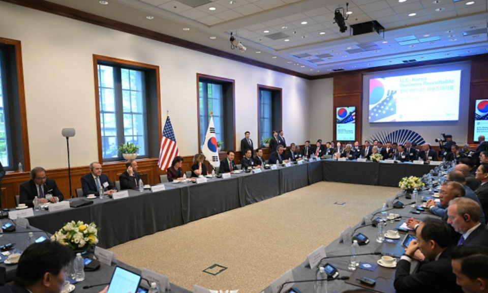 이재명 대통령이 25일(현지 시간) 미국 워싱턴DC 윌라드 호텔에서 열린 한미 비즈니스 라운드테이블에서 발언하고 있다. /대통령실