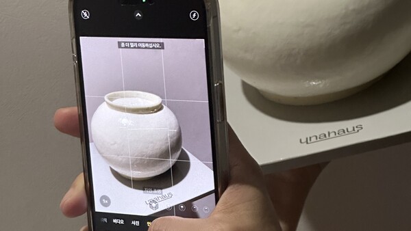 우나스(UNAS) 달항아리 케이크 /권혁주