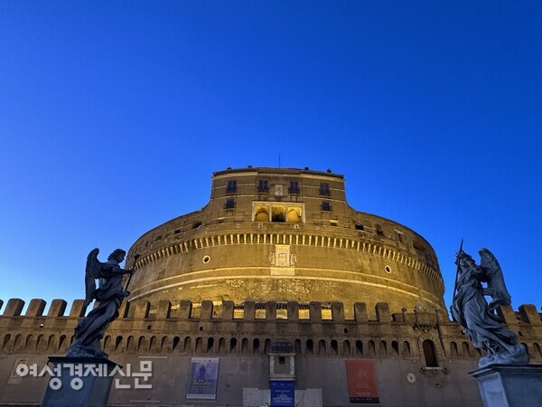 산탄젤로성은 단테의 신곡에도 등장한다. /사진=박재희