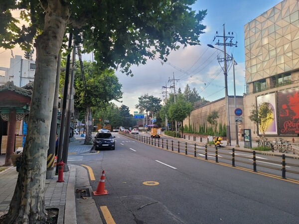 홍릉수목원 가는 길에 수림문화재단과 세종대왕기념관이 보인다. 사진에 보이는 지점이 고종 황제가 명성황후가 묻힌 홍릉을 가기 위해 만든 전차 역이었을 거라고 추정된다. /사진=김성주