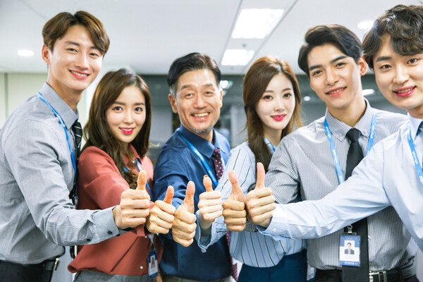 리더의 역할은 구성원에게 일방적으로 도전 과제를 하달하는 데 그치지 않는다. 구성원 개개인이 자신만의 방식으로 일을 재창조하는 ‘잡 크래프터(Job Crafter)’가 될 수 있도록 지지하고 격려하는 파트너가 되어야 한다. /게티이미지뱅크