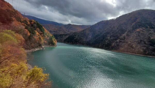 강물은 어쩜 저리도 아름답던지. 차창에서 얼굴을 땔 수가 없었다. /사진=양은심