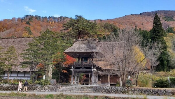 1801년에 처음 세워졌다는 메이젠지(明善寺)의 종루 문 /사진=양은심