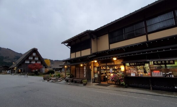 오렌지색 불빛이 또 다른 풍경을 만들어낸다. /사진=양은심