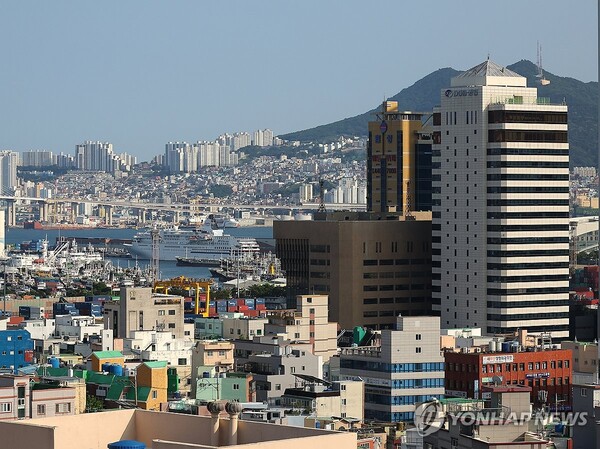 부산 동구 수정동 해양수산부  임시 청사. 해수부 부산 이전 작업이 속도를 내면서 연내 마무리될 것이라는 기대가 고조되고 있다. /연합뉴스