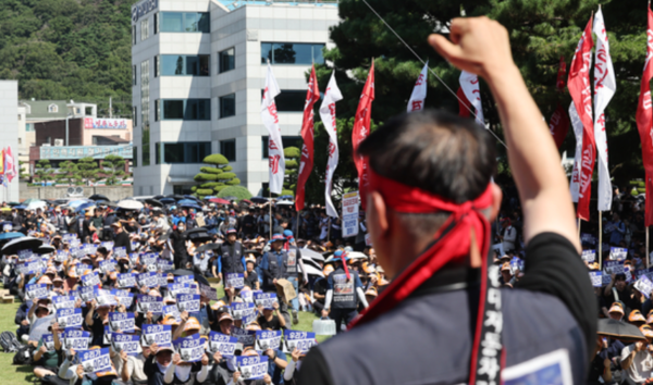 3일 현대자동차 노동조합이 울산공장에서 총파업 결의대회를 열고 있다. /연합뉴스