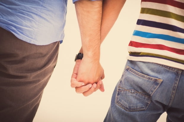 동성애 만남 사이트와 앱에서 익명성을 악용한 범죄가 잇따르고 있다. 울산 아우팅 협박 갈취 사건, ‘남자 N번방’ 김영준 사건, 마포 허위글 침입 사건 등은 모두 익명 구조와 아우팅 공포가 결합할 때 피해가 급속히 확산되는 전형적 사례다. 정부는 N번방 방지법으로 불법촬영물 차단을 강화했지만 사전 예방 규정은 부재하다. /게티이미지뱅크