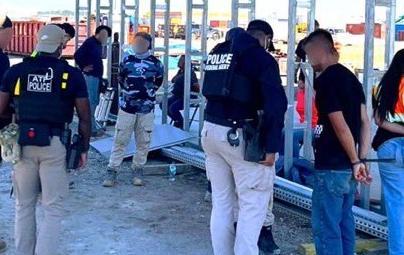 미국의 연방 수사기관인 ATF(주류·담배·화기 및 폭발물 단속국)는 조지아주 브라이언 카운티에 있는 현대 메가 사이트 배터리 공장에서 HSI, FBI, DEA, ICE, GSP 및 기타 기관과 함께 주요 이민 단속 작전에 참여했다고 현장 사진과 함께 해당 내용을 5일 SNS에 밝혔다. /AFP애틀랜타 지부 X