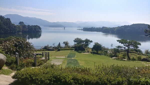 대청호에는 곳곳에 아름다운 절경들이 있다. 그 호수 변의 길과 숲속에는 수많은 동식물이 생태계를 이루어 서식하고 있다. /사진=김성주