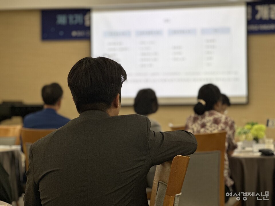 첫 수업은 서용구 숙대 경영학부 교수의 ‘Grand Generation의 시대, 고령사회 트렌드 분석’과 이한세 스파이어리서치&컨설팅 대표의 ‘실버비즈니스 현황과 전망’ 강의로 진행됐다. /김정수 기자