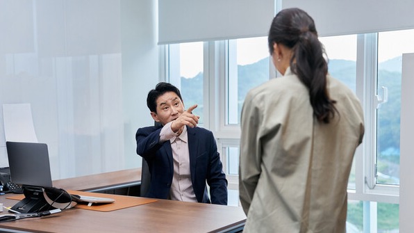 외부로부터 비난이나 지적 같은 사회적 공격을 받으면, 편도체는 이를 생존에 대한 위협으로 인식하고 즉각적으로 ‘싸움 또는 도주(fight-or-flight)’ 반응을 일으킨다. /게티이미지뱅크