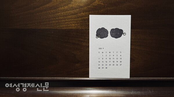 민속박물관에서 보았던 표주박 중 하나가 머릿속에 선연하게 남아 2025년 달력 중 9월의 사물로 자리 잡았다.  /프레스 모멘트
