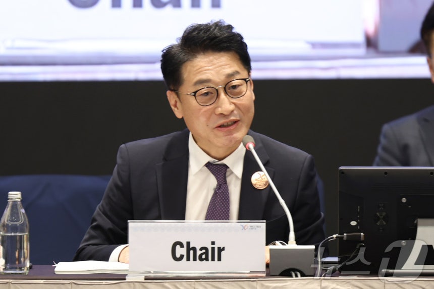 이호현 산업통상자원부 2차관이 지난달 27일 부산 누리마루APEC하우스에서 열린 아시아태평양경제협력체(APEC) 에너지장관회의에서 발언하고 있다. /연합뉴스
