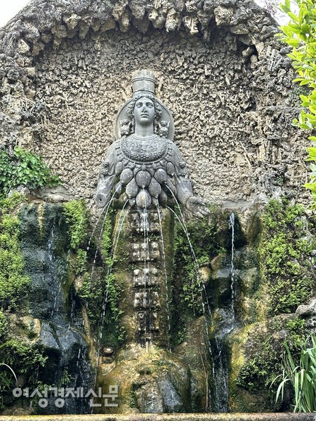 16세기에 건축된 빌라 데스테. 궁전을 방불케 하는 규모의 정원은 하나의 거대한 숲과 분수로 만들어진 산과 같이 높고 깊은 구조로 지어졌다. /사진=박재희