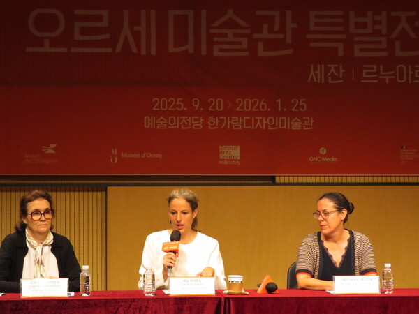 전시의 특징을 설명하는 오랑주리 미술관 큐레이터 세실 지라르도 /사진=한형철 초빙기자