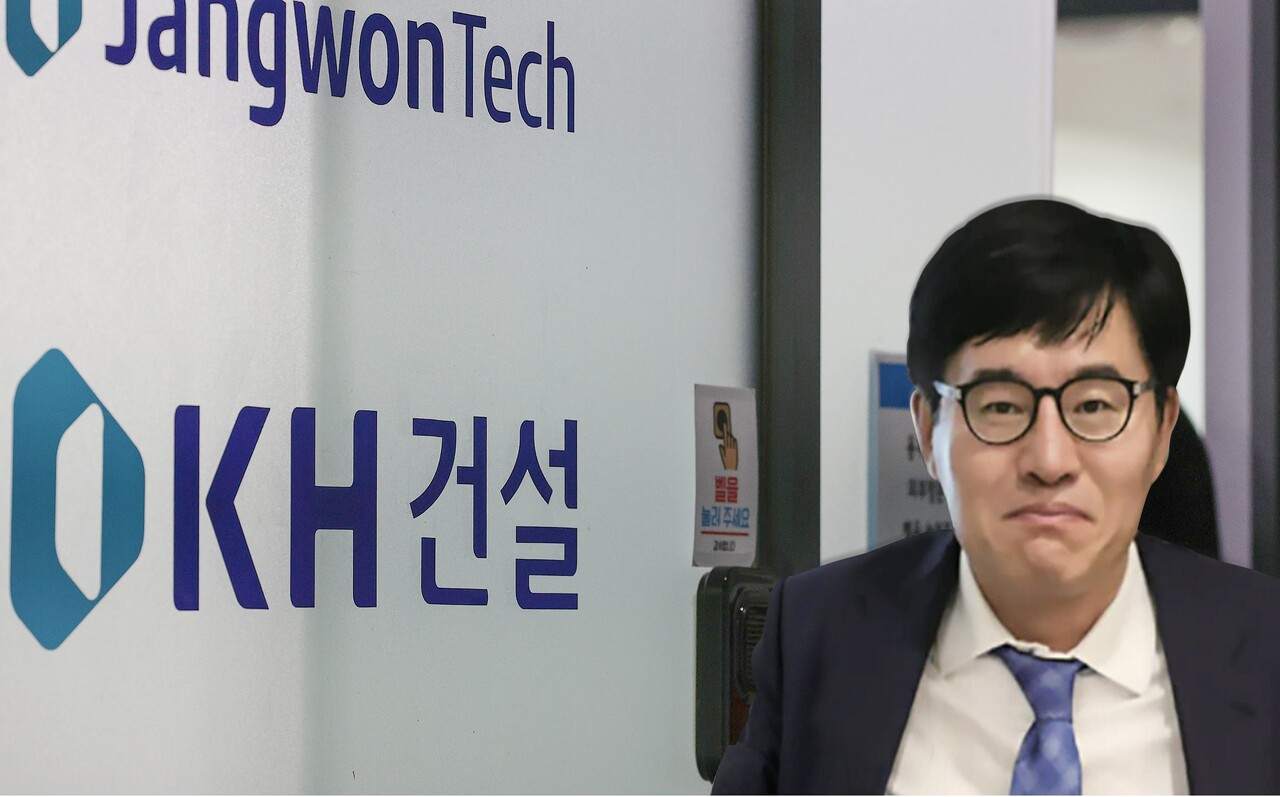 배상윤 KH그룹 회장(사진 오른쪽)의 일거수 일투족에 관심이 집중되고 있다. /여성경제신문DB