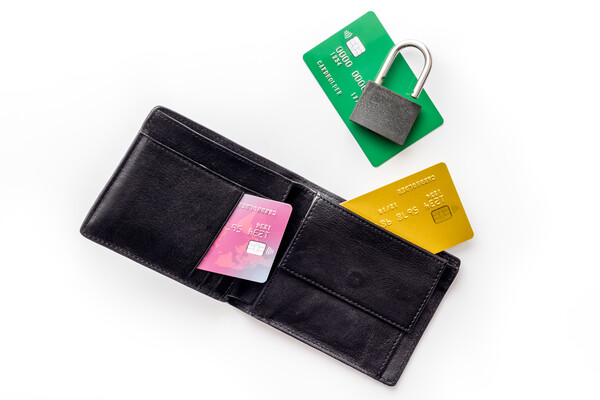 금융권 IT 인력 비중이 평균 10% 수준에 머물며 보안사고 대응 한계에 대한 우려가 나온다. /게티이미지뱅크