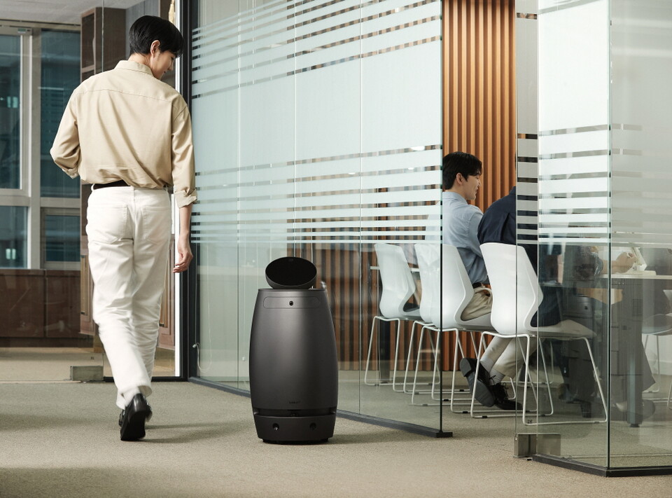 웰니스 로봇, 나무엑스(NAMUHX) /SK인텔릭스