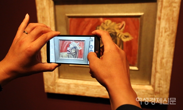 올해 나의 가을맞이는 국립현대미술관에 전시 중인 이중섭 화가의 '소' 앞에서 잠시 멈췄습니다. 스마트폰 카메라의 '찰칵' 소리에 가을 탄 내 마음이 '철렁' 합니다. /사진=여성경제신문