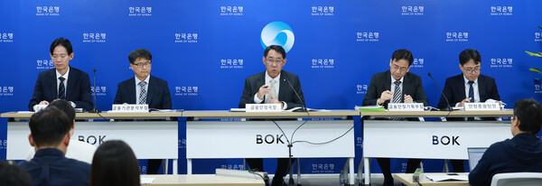  25일 오전 서울 중구 한국은행에서 열린 금융안정 상황(2025년 9월) 설명회. (왼쪽부터) 정연수 금융시스템분석부장, 최병오 금융기관분석부장, 장정수 금융안정국장, 임광규 금융안정기획부장, 김정호 안정총괄팀장 /한국은행