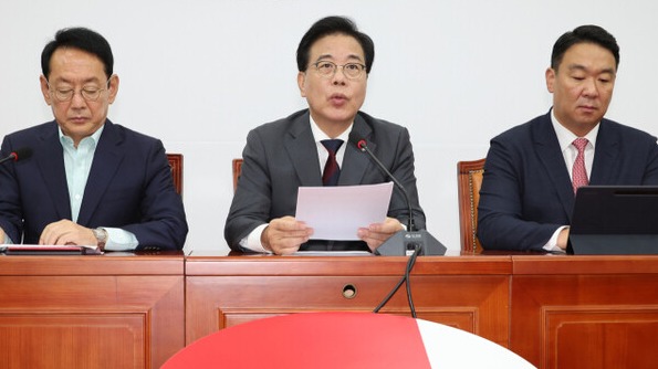 국민의힘 송언석 원내대표가 26일 서울 여의도 국회에서 열린 원내대책회의에서 발언하고 있다. /연합뉴스